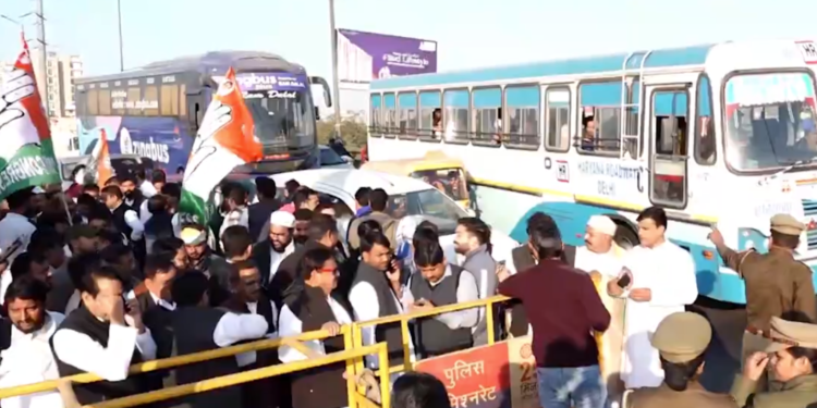 राहुल गांधी की संभल यात्रा से पहले दिल्ली-मेरठ एक्सप्रेसवे पर भारी जाम