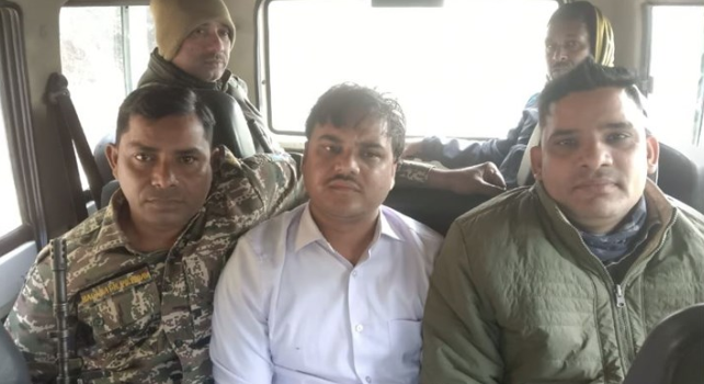 नेतरहाट स्कूल के एडमिनिस्ट्रेटिव ऑफिसर 50 हजार घूस लेते गिरफ्तार: एसीबी की बड़ी कार्रवाई