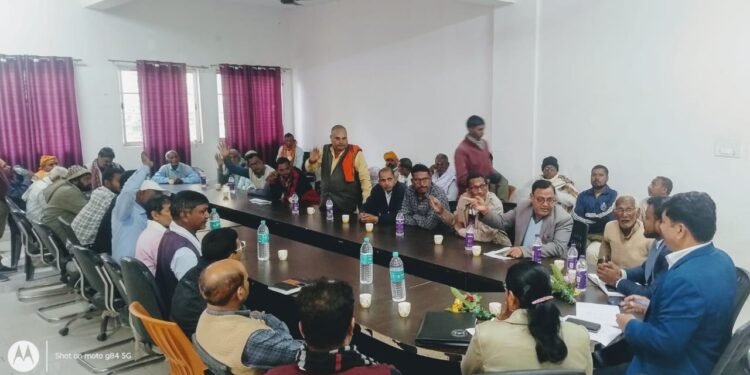 गढ़वा:”कॉफ़ी विद एसडीएम”: किसानों ने एसडीओ के सामने रखीं समस्याएँ, अधिकारियों ने दिए समाधान