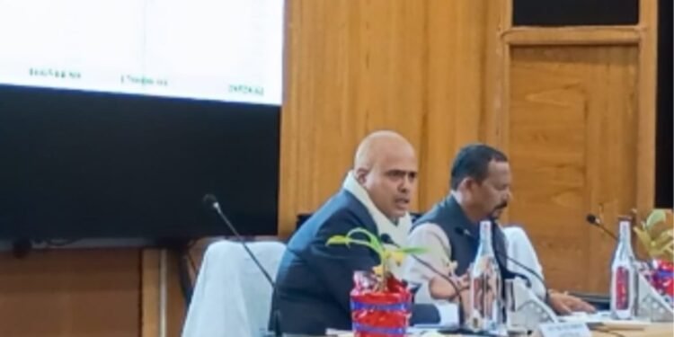 रांची। राजस्व संग्रहण और जन समस्याओं के समाधान के लिए गंभीरता दिखाएं: दीपक बिरुआ