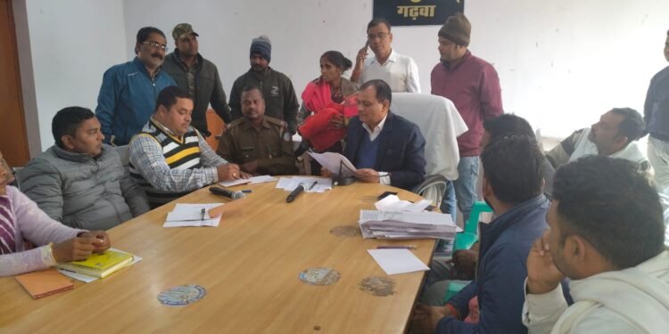 गढ़वा में सुशासन सप्ताह की बैठक: प्रखंड विकास पदाधिकारी ने की शिकायतों के त्वरित निष्पादन की अपील