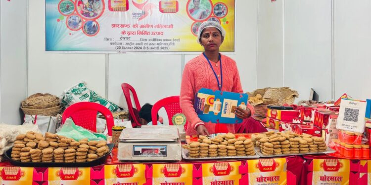राँची: राष्ट्रीय खादी एवं सरस मेले में सखी मंडल की महिलाओं के उत्पाद बने आकर्षण का केंद्र