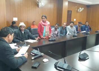 गढ़वा: उपायुक्त शेखर जमुआर ने जनता दरबार में सुनी आमजनों की समस्याएं, त्वरित समाधान के दिए निर्देश