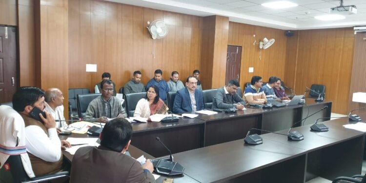 गढ़वा: उपायुक्त शेखर जमुआर की अध्यक्षता में नीति आयोग की समीक्षा बैठक संपन्न: योजनाओं को शत प्रतिशत पूर्ण करने का निर्देश