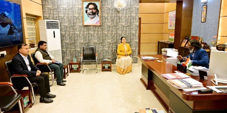CM हेमन्त सोरेन ने दिया कार्य योजना बनाने का निर्देश, स्थानीय रोजगार और प्रकृति संरक्षण पर जोर