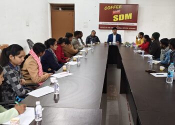 गढ़वा में एसडीएम के साथ युवाओं का संवाद: रोजगार, शिक्षा और स्थानीय मुद्दों पर चर्चा