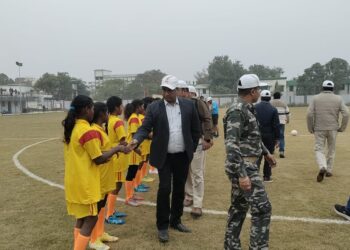 गढ़वा: फुटबॉल मैच के दौरान सड़क सुरक्षा जागरूकता अभियान: जानिए Hit & Run Scheme और Good Samaritan Policy 2020 के बारे में