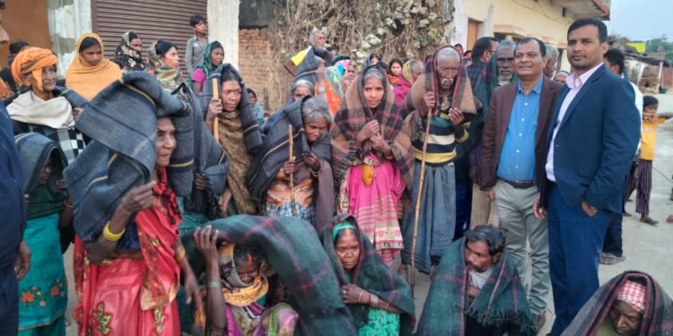 गढ़वा: ठंड से राहत और योजनाओं की समीक्षा: मुसहर परिवारों को कंबल वितरण एवं अबुआ आवास योजना की समीक्षा