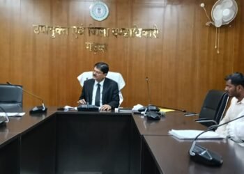 उपायुक्त ने जनता दरबार में सुनी लोगों की समस्याएं, समाधान का दिया आश्वासन