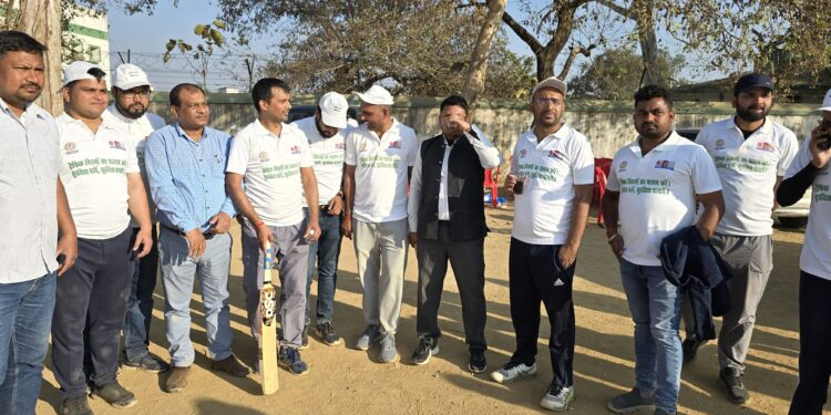 सड़क सुरक्षा के लिए गढ़वा में आयोजित हुआ क्रिकेट मैच