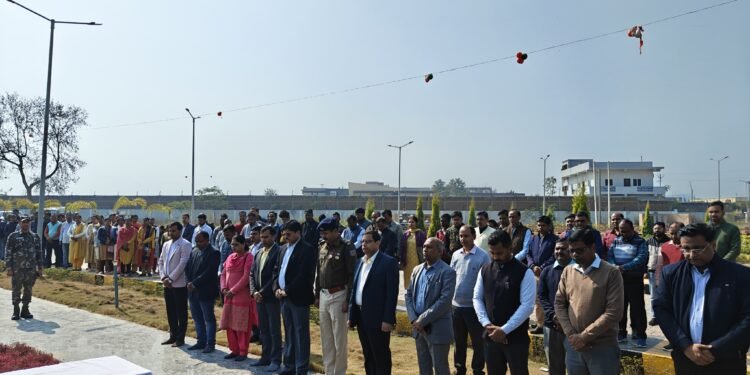 गढ़वा: राष्ट्रपिता महात्मा गांधी की पुण्यतिथि पर शहीद दिवस का भावपूर्ण आयोजन