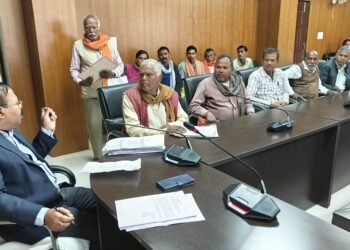 जनता दरबार में सुनी गई आमजनों की समस्याएं: गढ़वा जिला भू-अर्जन पदाधिकारी का प्रयास