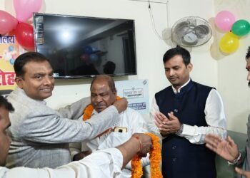 गढ़वा: कार्यालय अधीक्षक उमाकांत पाण्डेय के सेवानिवृत्ति पर विदाई सह सम्मान समारोह