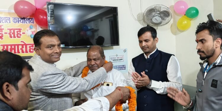 गढ़वा: कार्यालय अधीक्षक उमाकांत पाण्डेय के सेवानिवृत्ति पर विदाई सह सम्मान समारोह