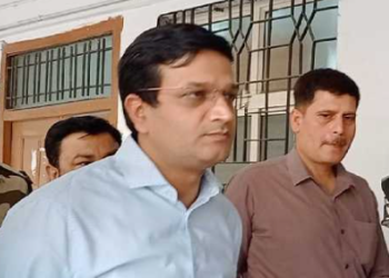 रांची के पूर्व डीसी छवि रंजन की याचिका: ED के दस्तावेज देखने की मांग