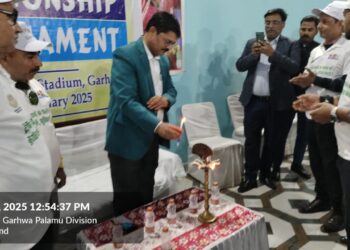 गढ़वा: सड़क सुरक्षा बैडमिंटन टूर्नामेंट का शानदार आगाज