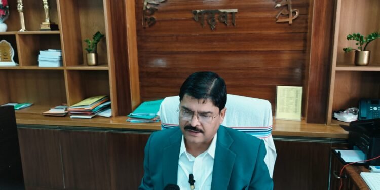 गढ़वा उपायुक्त द्वारा अनियमितता के खिलाफ सख्त कार्रवाई: मझिआँव, खरौंधी और मंईयां सम्मान योजना में कठोर कदम