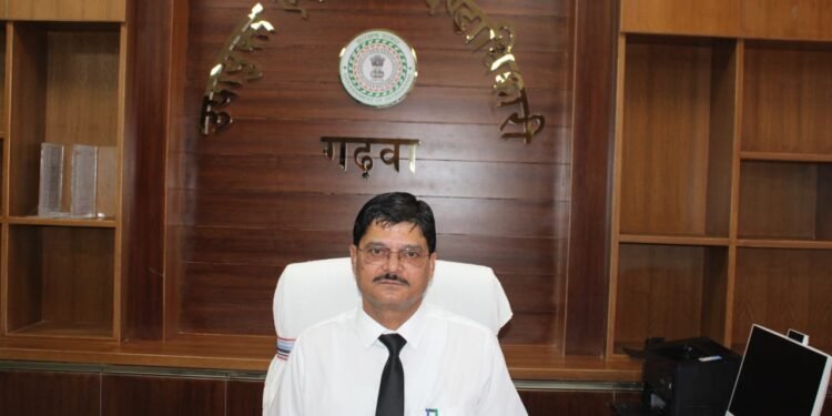 गढ़वा: उपायुक्त ने की धान क्रय, अबुआ आवास और मंईयां सम्मान योजना में की सख्त कार्रवाई