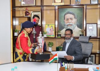 मुख्यमंत्री हेमन्त सोरेन ने की नेशनल स्कूल बैंड कॉम्पटीशन में विजेता टीम से मुलाकात