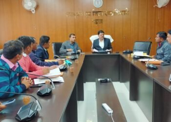 गढ़वा: नगर निकायों में पिछड़े वर्गों के आरक्षण हेतु सर्वेक्षण कार्य की समीक्षा बैठक