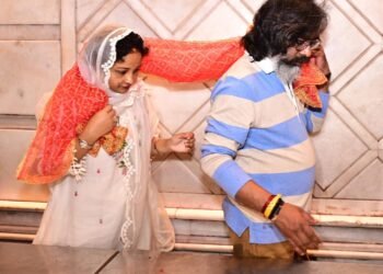 Kolkata: मुख्यमंत्री हेमन्त सोरेन ने कालीघाट शक्तिपीठ में पूजा-अर्चना की