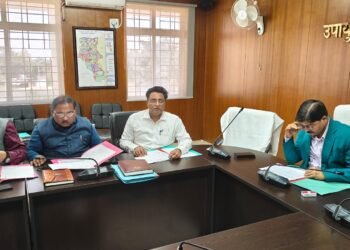 गढ़वा: उपायुक्त की अध्यक्षता में अनुसूचित जाति, जनजाति अत्याचार निवारण अधिनियम 1989 के तहत बैठक आयोजित, पीड़ितों को मिलेगी अनुदान राशि