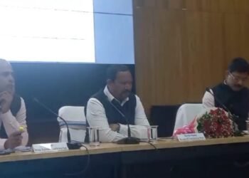 भू राजस्व और भूमि सुधार विभाग के मंत्री ने दी चेतावनी, अंचल अधिकारियों को 50 शब्दों में ठोस कारण बताना अनिवार्य