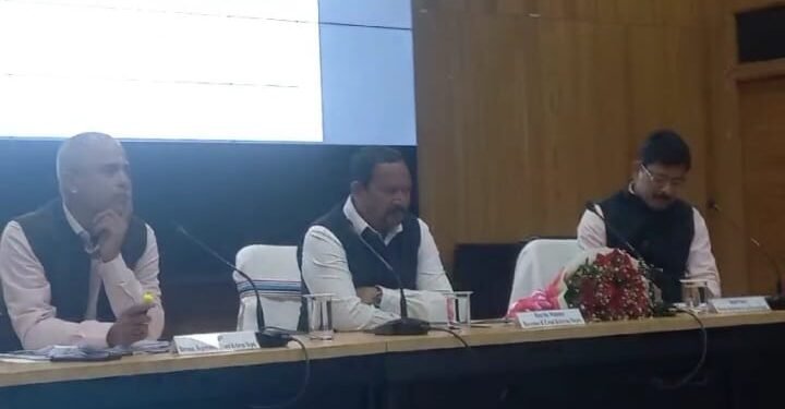 भू राजस्व और भूमि सुधार विभाग के मंत्री ने दी चेतावनी, अंचल अधिकारियों को 50 शब्दों में ठोस कारण बताना अनिवार्य