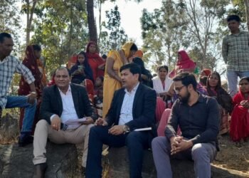 गढ़वा: एसडीओ पहुंचे पीवीटीजी गांव भदुआ, चौपाल लगाकर सुनी समस्याएं