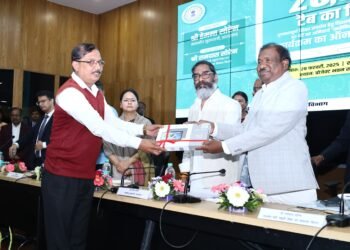 रांची: डिजिटल क्रांति: झारखंड के 28945 प्राथमिक शिक्षकों को मिला टैबलेट, शिक्षा में नई शुरुआत!