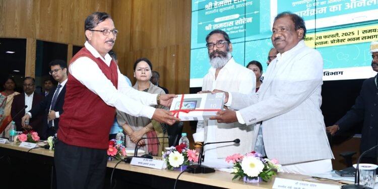 रांची: डिजिटल क्रांति: झारखंड के 28945 प्राथमिक शिक्षकों को मिला टैबलेट, शिक्षा में नई शुरुआत!
