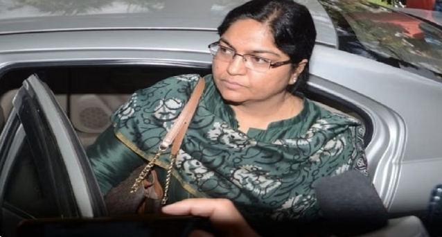 सीनियर आईएएस अधिकारी पूजा सिंघल के निलंबन की अवधि समाप्त: विभाग का प्रभार सौंपने पर विवाद