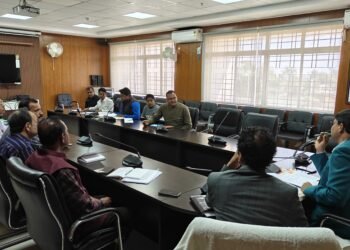 गढ़वा: उपायुक्त ने की आपूर्ति विभाग के कार्यों की विस्तृत समीक्षा, खाद्यान्न वितरण और अन्य योजनाओं पर चर्चा