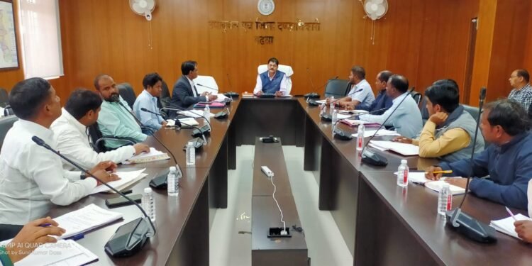 गढ़वा: उपायुक्त की अध्यक्षता में कल्याण विभाग की योजनाओं की बैठक