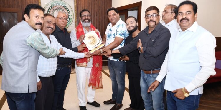 रांची: मुख्यमंत्री श्री हेमन्त सोरेन को श्री शिव बारात में सम्मिलित होने हेतु आमंत्रण मिला