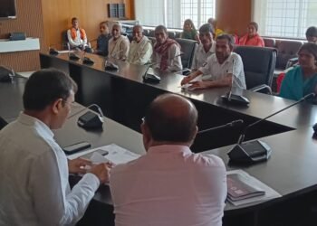 गढ़वा: जनता दरबार में अधिकारियों ने सुनी जन-समस्याएं: तत्काल समाधान की पहल