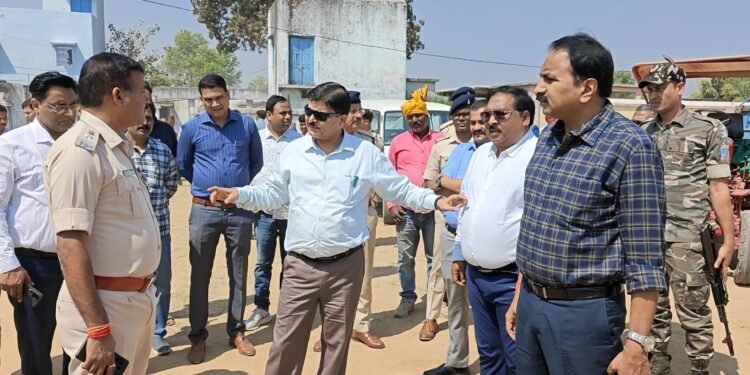 गढ़वा: श्री बंशीधर महोत्सव 2025 की तैयारी: उपायुक्त और पुलिस अधीक्षक ने किया निरीक्षण