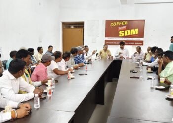 “कॉफ़ी विद एसडीएम”: गढ़वा में निजी स्कूल संचालकों संग सार्थक संवाद
