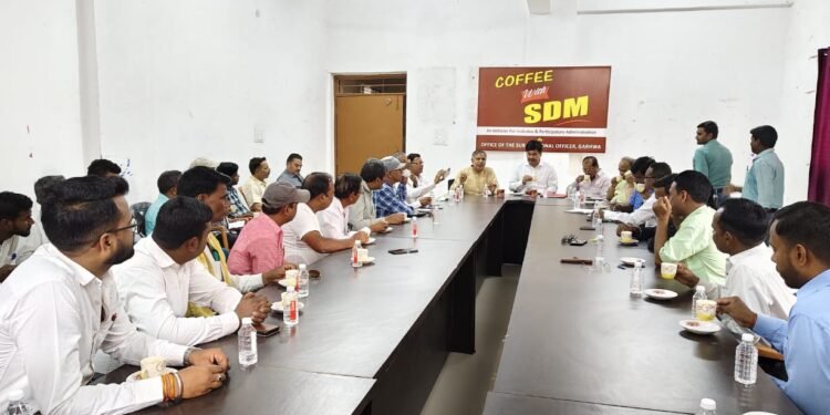“कॉफ़ी विद एसडीएम”: गढ़वा में निजी स्कूल संचालकों संग सार्थक संवाद