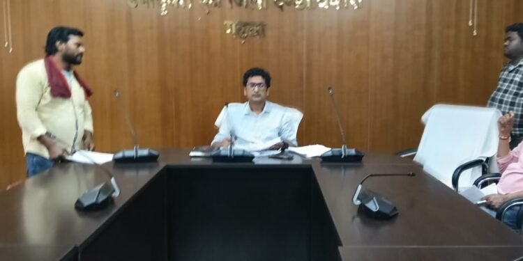 गढ़वा: जनता दरबार में उठे मुद्दे: अबुआ आवास से लेकर शिक्षक नियुक्ति तक की मांग!