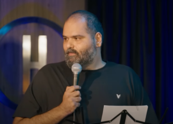 मुंबई में कॉमेडी शो पर विवाद: शिवसेना कार्यकर्ताओं की तोड़फोड़ और मुख्यमंत्री का बयान!