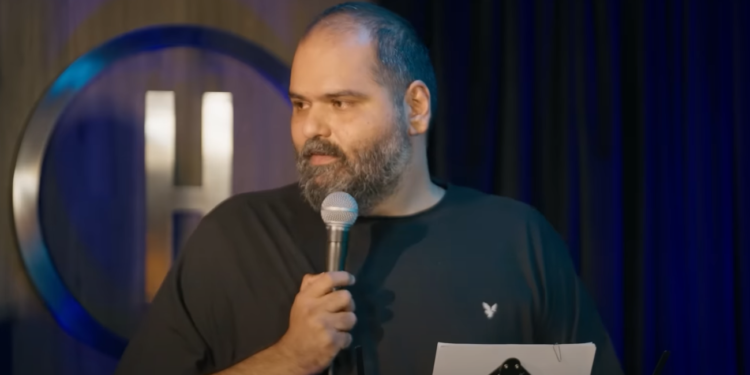 मुंबई में कॉमेडी शो पर विवाद: शिवसेना कार्यकर्ताओं की तोड़फोड़ और मुख्यमंत्री का बयान!