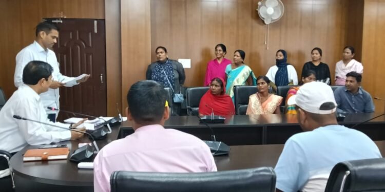 गढ़वा: जनता दरबार में उपायुक्त शेखर जमुआर ने सुनी आमजन की फरियाद, समस्याओं के त्वरित समाधान का दिया निर्देश