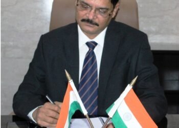 गढ़वा: उपायुक्त के सख्त निर्देश! अयोग्य लाभुकों की पहचान और कठोर कार्रवाई सुनिश्चित