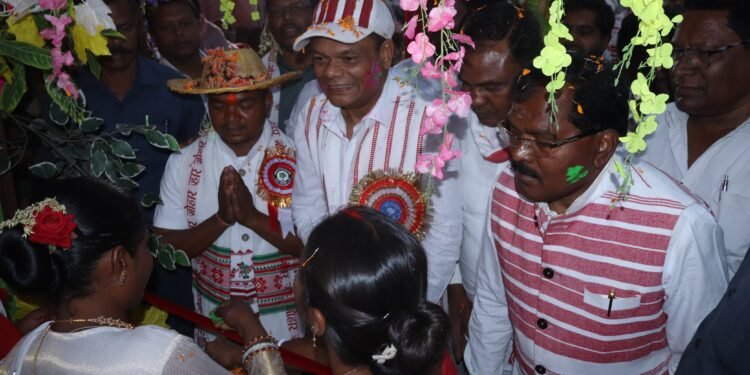 रांची: संस्कृति बचानी है तो मांदर-नगाड़ा पर नृत्य करें: मंत्री चमरा लिंडा का अपील