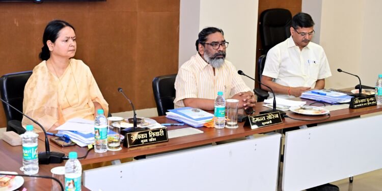 झारखंड सरकार की उच्च स्तरीय समीक्षा बैठक: विकास योजनाओं को जनता तक पहुंचाने के लिए मुख्यमंत्री का बड़ा कदम