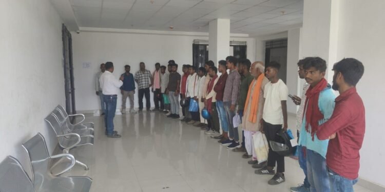 गढ़वा: सड़क सुरक्षा अभियान: मोटरसाईकिल चालकों के लिए यातायात नियमों पर जागरूकता अभियान!