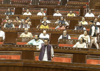 वक्फ संशोधन विधेयक 2025 पर बवाल: तेजस्वी यादव ने बताया असंवैधानिक, BJP पर देश को बांटने का आरोप