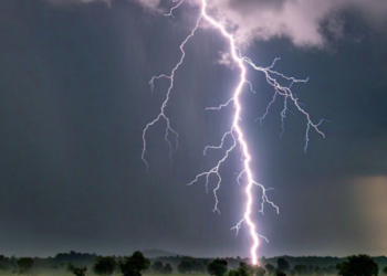 झारखंड मौसम अपडेट: चक्रवात, बारिश और तेज हवाओं के बीच IMD का ऑरेंज और येलो अलर्ट जारी!