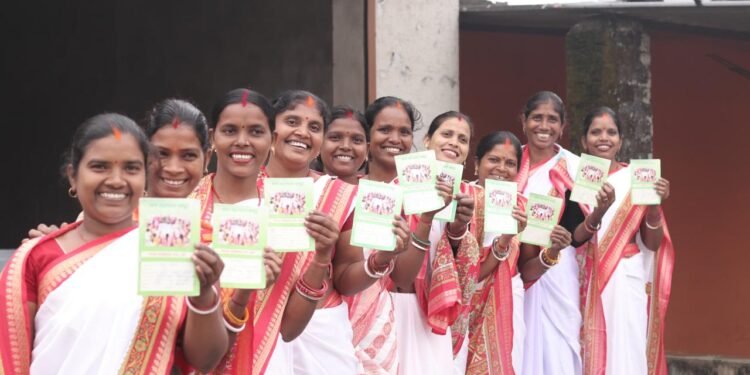 झारखंड की ग्रामीण महिलाएं बना रहीं आर्थिक सशक्तिकरण की मिसाल, स्वयं सहायता समूहों से पाई नई उड़ान!